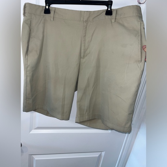 ADIDAS Men’s Khaki Golf Activewear Athletic Anti-Slip Grip Casual Shorts Sz 42 - Picture 1 of 16